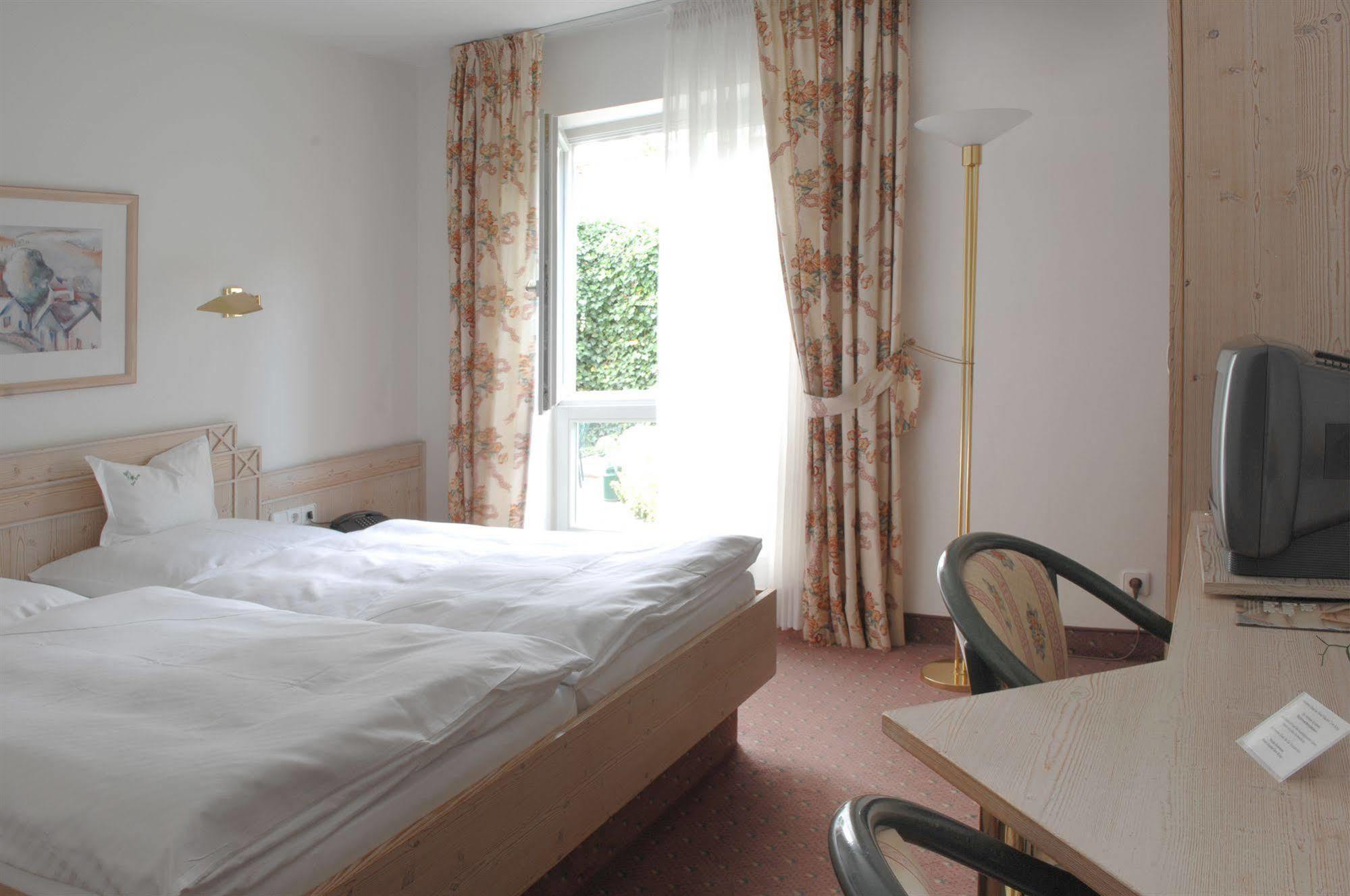 Hotel Gasthof Der Krug Stegaurach Kültér fotó